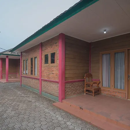 RedDoorz Plus @ Lodaya Gunung Geulis Puncak-3